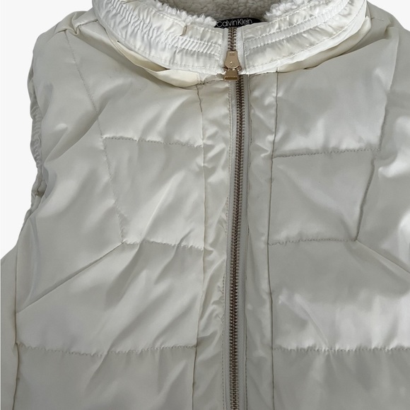 White Calvin Klein Puffer Vest size Medium - Picture 5 of 6